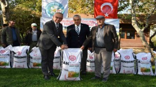 Manisa Büyükşehirin tohum desteği devam ediyor