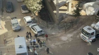 Mardinde cadde ortasında yumruklu, sopalı kavga