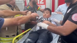 Mardinde damdan düşen çocuğun koluna demir korkuluk saplandı