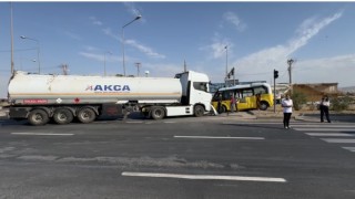Mardinde tanker ile şehiriçi minibüsü çarpıştı: 1 yaralı