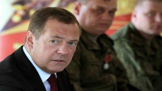 Medvedevden Gürcistan Cumhurbaşkanı Zurabişviliye: “Tutuklanmalı”