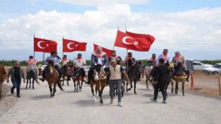 Menemende rahvan at yarışları heyecanı