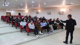 Mengücek Gazi Yurdunda diksiyon kursu başladı