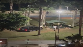 Mersinde film sahnesini aratmayan görüntüler: Aracını kalabalığın üzerine sürdü