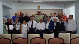 Mesleki belgeleri Başkan Faruk Özlü dağıttı