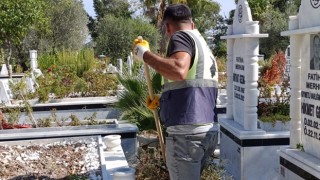 Mezarlıklarda Bakım Ve Temizlik Çalışmaları Sürüyor