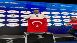 Milli güreşçi Sarıçiçek, Erzincana gurur yaşattı