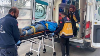 Minibüs ile otomobil çarpıştı: 1 yaralı