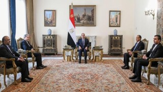 Mısır Cumhurbaşkanı Sisi, İran Dışişleri Bakanı Arakçi ile bir araya geldi