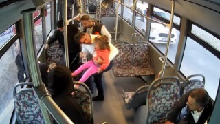 MOTAŞ şoförü, boğulma tehlikesi geçiren 2 yaşındaki çocuğu böyle kurtardı