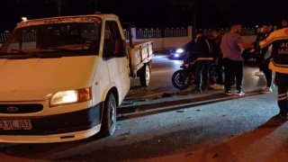 Motosiklet kamyonete çarptı: 1 yaralı