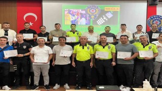 Muğla İl Emniyet Müdürlüğünden trafik polislerine alkolmetre kullanım eğitimi
