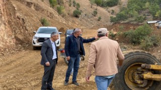 Muhtar Çiftçi: Vatandaşlarımızın daha rahat seyahat edebilmeleri için yolları onarıyoruz