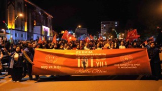 Muşta Cumhuriyet Bayramı fener alayı yürüyüşü ile kutlandı