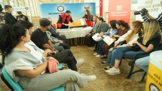 Muşta El Ele Güvenli Geleceğe projesi kapsamında bilgilendirme standı kuruldu
