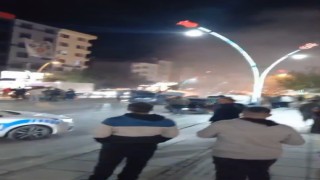 Muşta seyir halindeki otomobilin motor kısmı alevlere teslim oldu