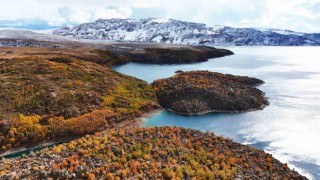 Nemrut Kalderasının bir yanı sonbahar bir yanı kış