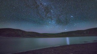 Nemruttaki göllerle yıldızların buluşması hayran bırakıyor