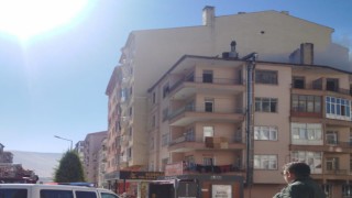 Niğdede apartmanın çatısında çıkan yangın paniğe neden oldu