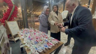 Nişanda şeker yerine mama dağıttılar