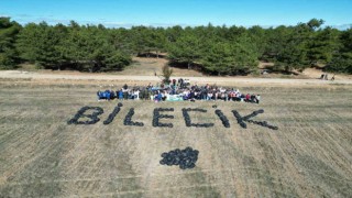 O kadar çöp topladılar ki poşetleriyle Bilecik yazdılar
