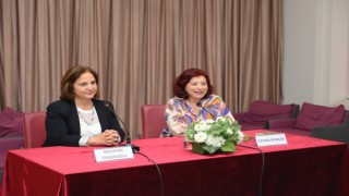 Ödüllü yazar Neslihan Önderoğlu Nilüferde okurlarıyla buluştu