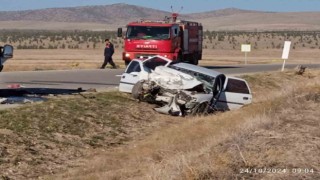Öğrenci almaya giden servis aracı otomobille çarpıştı 5 kişi ağır yaralandı