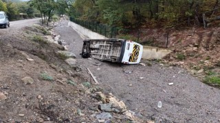 Öğrenci servisi devrildi: 9 yaralı