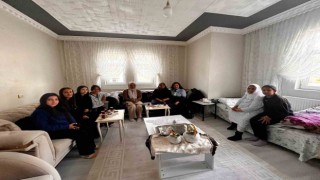 Öğrencilerden hasta ve yaşlılara ziyaret