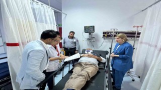 Ölmeztoprak hastanedeki kazazedeleri ziyaret etti