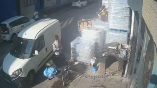 Ölümden 2 metreyle kurtuldu, caraskalın ipi koptu yüzlerce kilo yere düştü