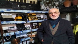 Oluşturduğu müzede 4 bine yakın antika ürün sergiliyor