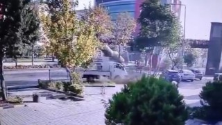 Önce yolcu alan minibüse arıdan kamyonete böyle çarptı