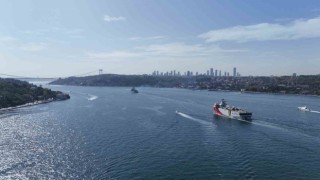 Oruç Reis Araştırma Gemisi İstanbul Boğazından geçti