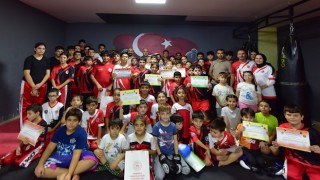 Osmaniye'de Kİck Boks'da Kuşak Atlayan Sporculara Belgeleri Verildi