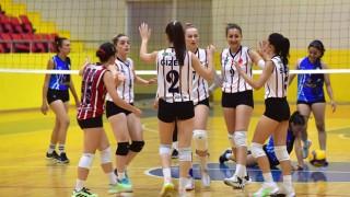 Osmaniyeli Voleybolcular Kendi Evinde Mağlup