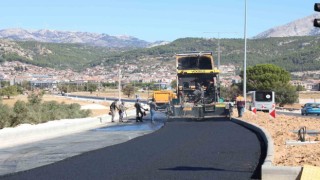 Otogar yolunda üçüncü kat sıcak asfalt çalışması başladı