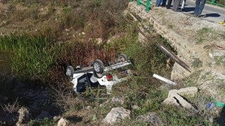 Otomobil sulama kanalına uçtu: 3 yaralı