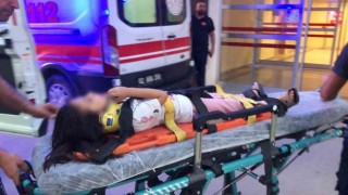 Oyun oynayan kız çocuğuna otomobil çarptı