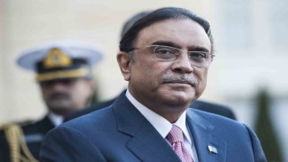 Pakistan Cumhurbaşkanı Zardarinin bacağı kırıldı