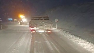 Palandöken geçidinde kar yağışı ulaşımı olumsuz etkiledi