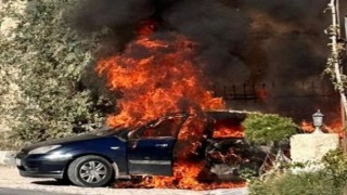 Park halindeki araç alevlere teslim oldu