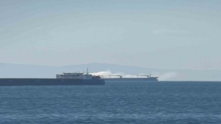 Pendik açıklarında Balıkçı Adası mevkiinde bulunan bir gemide yangın çıktı. Olay yerine itfaiye ekibi sevk edildi.