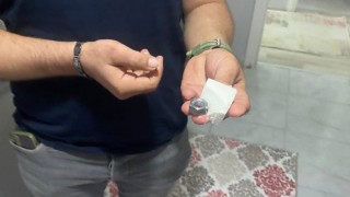 Peyniri Kesti, İçinden Metal Somun Çıktı