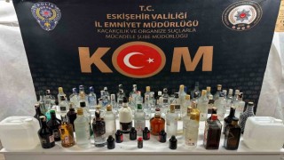 Piyasaya kaçak alkol sokmaya çalışan şahıslara polis operasyonu