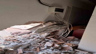 Profilo Alışveriş Merkezinin yıkımı esnasında yan apartmana çelik direk saplandı, 1 kişi de ölümden döndü