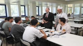 Rektör öğrencilerin görüşlerini dinledi