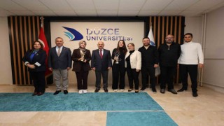Rektör Sözbir ödül kazanan öğrencilerle bir araya geldi