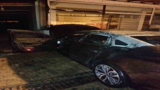 Reyhanlıda yanan araç kullanılmaz hale geldi
