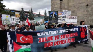 Sağlık çalışanları sessiz yürüyüşlerini 50nci haftada da sürdürdü